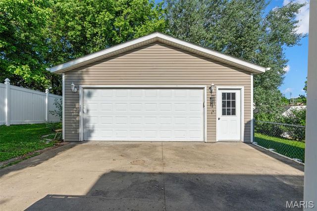 305 Macarthur Street, Washington, MO 63090