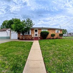 708 Circle Drive, Belpre, OH 45714