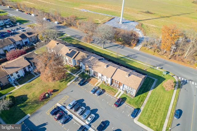 49 TWIN RIVERS DR N, East Windsor, NJ 08520