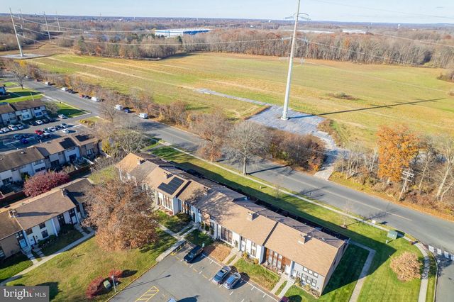 49 TWIN RIVERS DR N, East Windsor, NJ 08520