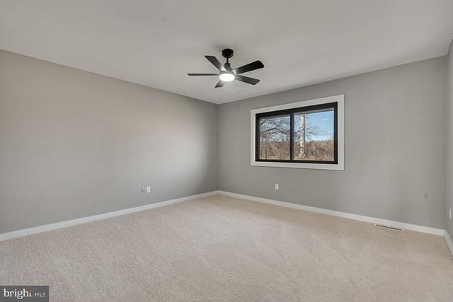 49 TWIN RIVERS DR N, East Windsor, NJ 08520