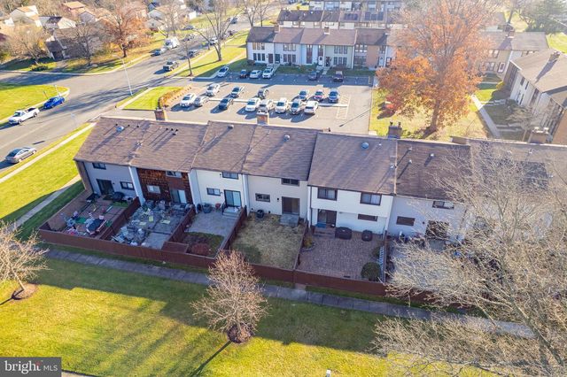 49 TWIN RIVERS DR N, East Windsor, NJ 08520