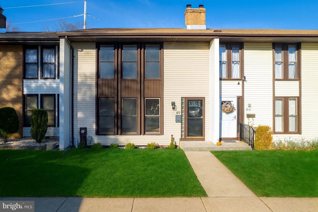 49 TWIN RIVERS DR N, East Windsor, NJ 08520