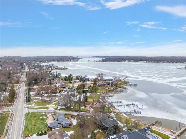 437 Graafschap Road, Holland City, MI 49423