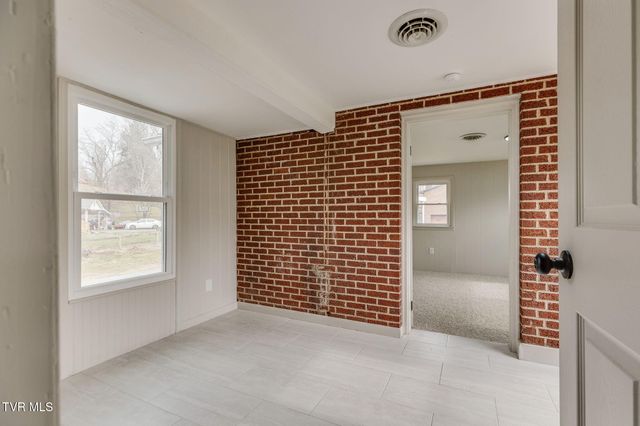 1077 Highway 126, Bristol, TN 37620