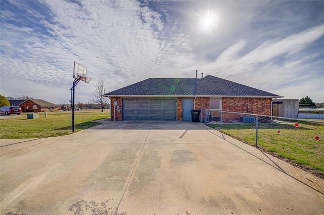 990 Sunflower Drive, Tuttle, OK 73089