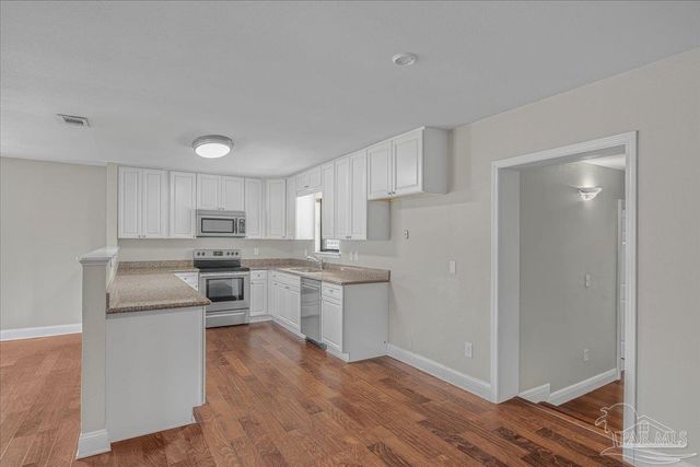 5946 Greenfield St, Pace, FL 32571