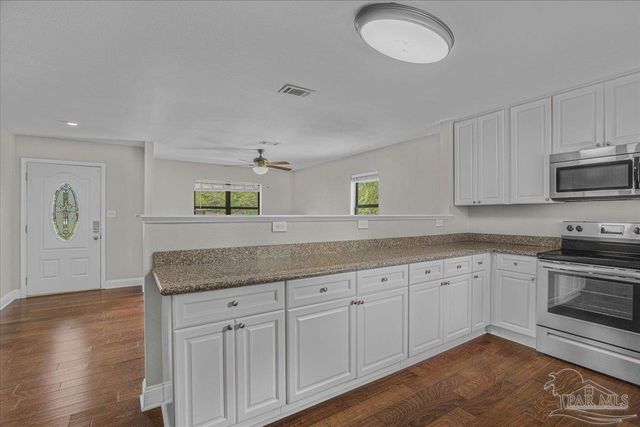 5946 Greenfield St, Pace, FL 32571