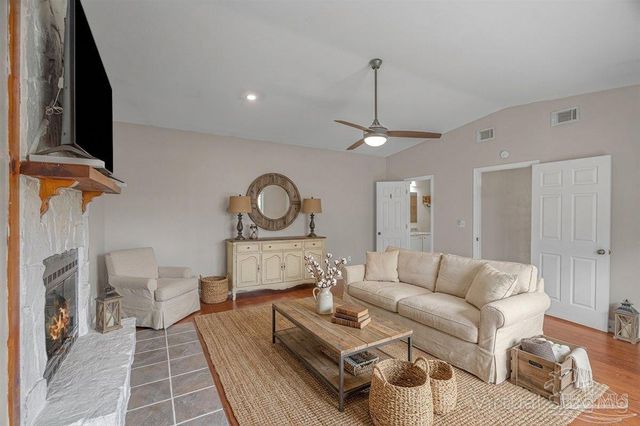 5946 Greenfield St, Pace, FL 32571