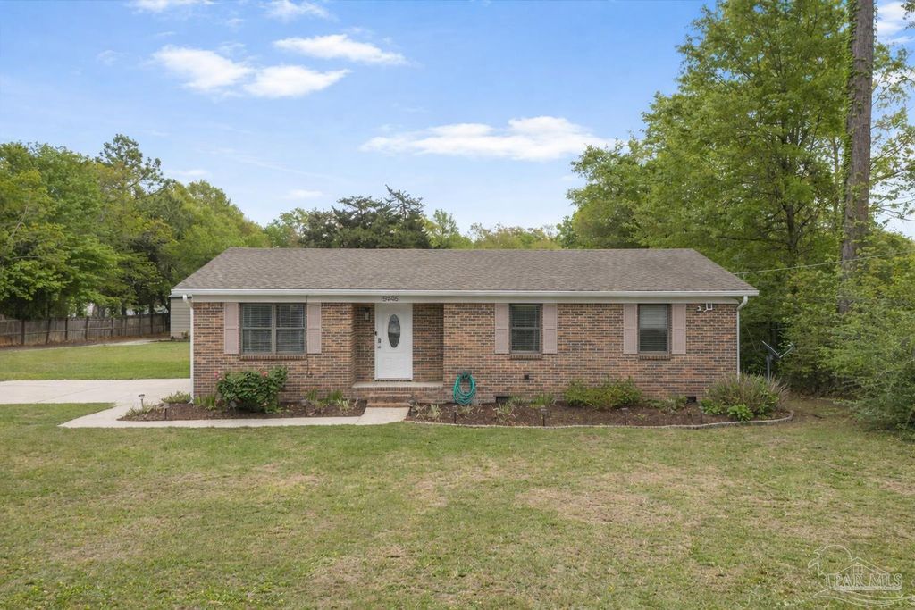 5946 Greenfield St, Pace, FL 32571