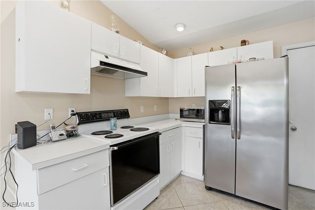 655 Lambton LN, Naples, FL 34104