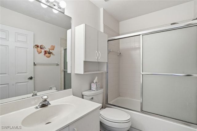 655 Lambton LN, Naples, FL 34104