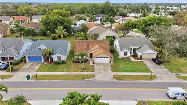 655 Lambton LN, Naples, FL 34104