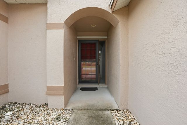 655 Lambton LN, Naples, FL 34104