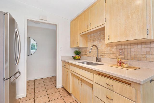 1406 Duke Dr, Davis, CA 95616