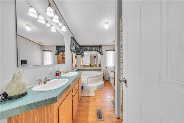 5642 Altice RD, Moneta, VA 24121