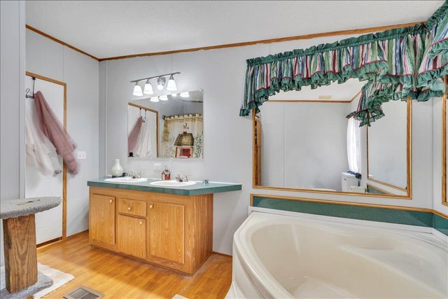 5642 Altice RD, Moneta, VA 24121