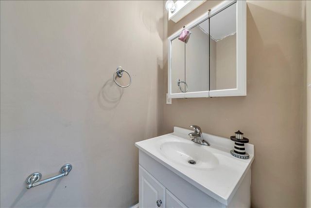 5642 Altice RD, Moneta, VA 24121
