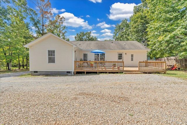 5642 Altice RD, Moneta, VA 24121