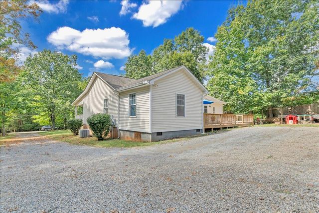 5642 Altice RD, Moneta, VA 24121