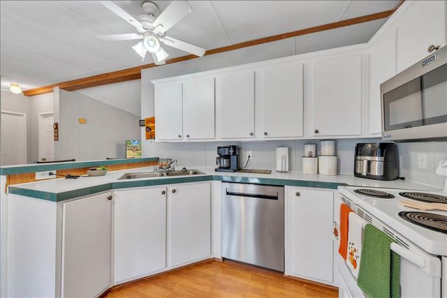 5642 Altice RD, Moneta, VA 24121