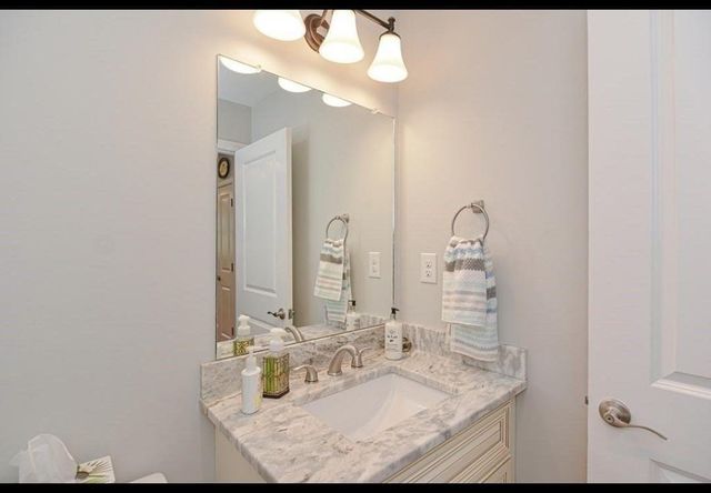 8 Sourwood Circle, Worcester, MA 01605