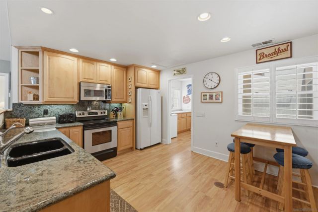 4652 Cass St, Pacific Beach, CA 92109