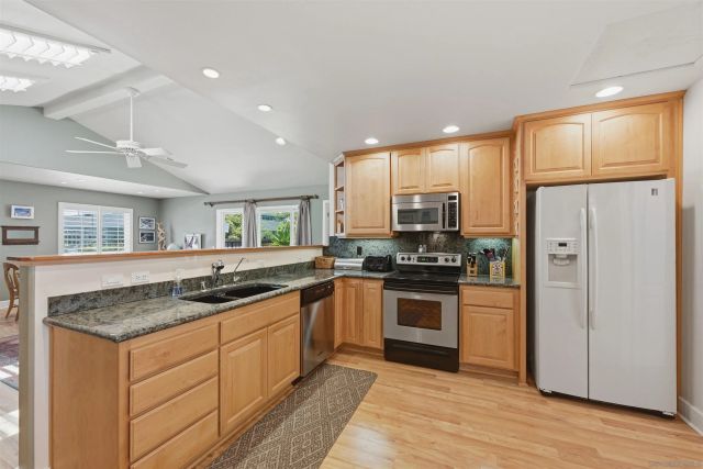 4652 Cass St, Pacific Beach, CA 92109