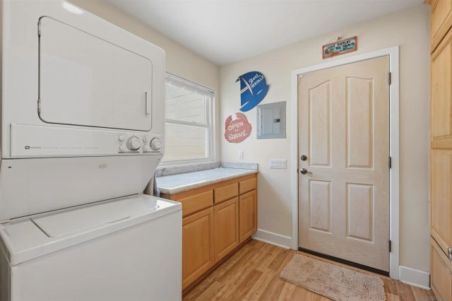 4652 Cass St, Pacific Beach, CA 92109