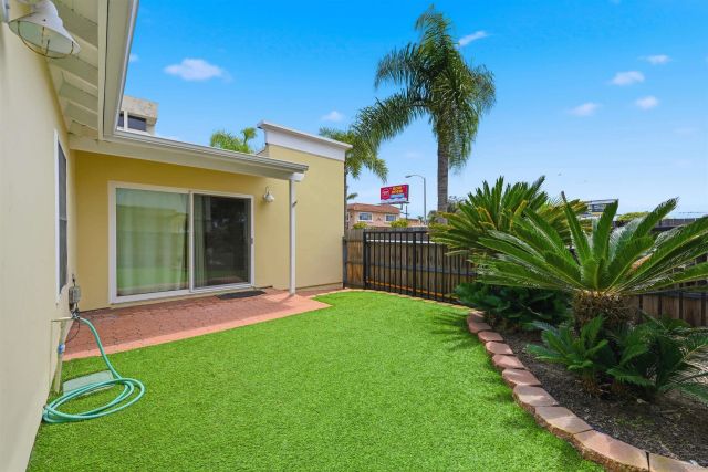 4652 Cass St, Pacific Beach, CA 92109
