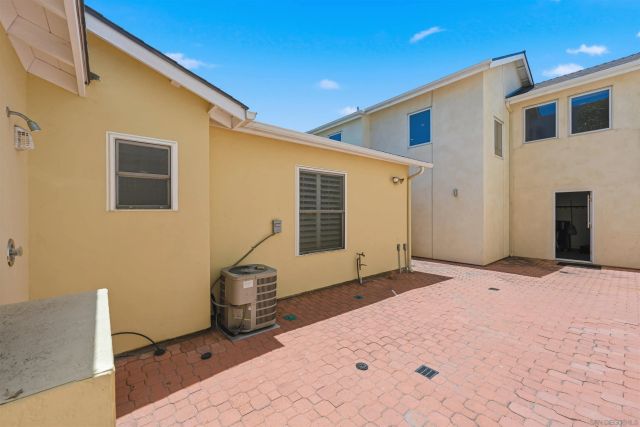 4652 Cass St, Pacific Beach, CA 92109
