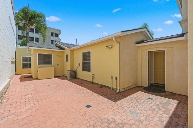 4652 Cass St, Pacific Beach, CA 92109