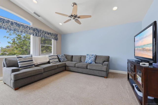 4652 Cass St, Pacific Beach, CA 92109