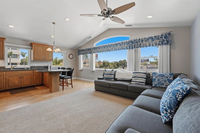 4652 Cass St, Pacific Beach, CA 92109