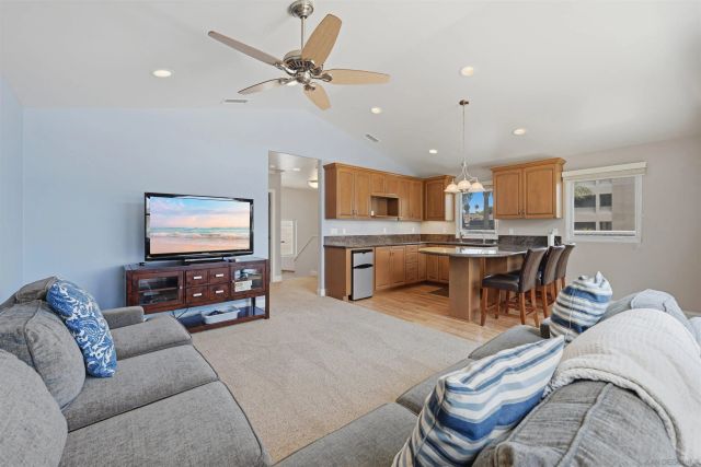 4652 Cass St, Pacific Beach, CA 92109