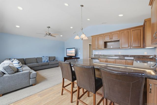 4652 Cass St, Pacific Beach, CA 92109