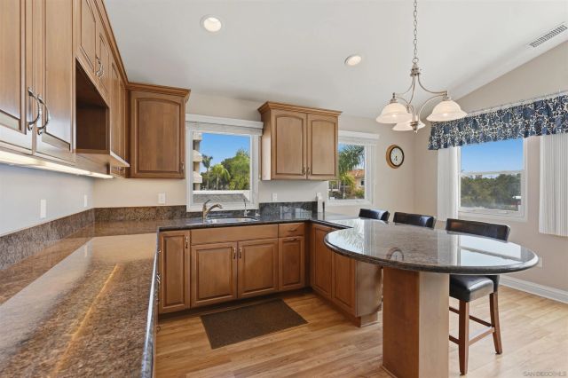 4652 Cass St, Pacific Beach, CA 92109