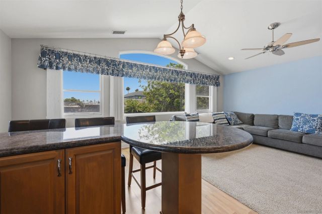 4652 Cass St, Pacific Beach, CA 92109