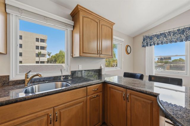 4652 Cass St, Pacific Beach, CA 92109