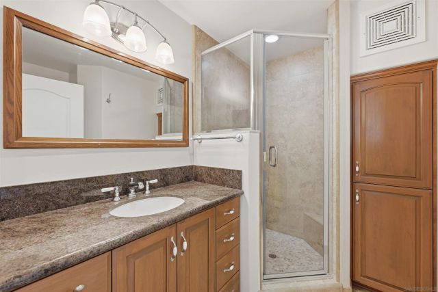 4652 Cass St, Pacific Beach, CA 92109