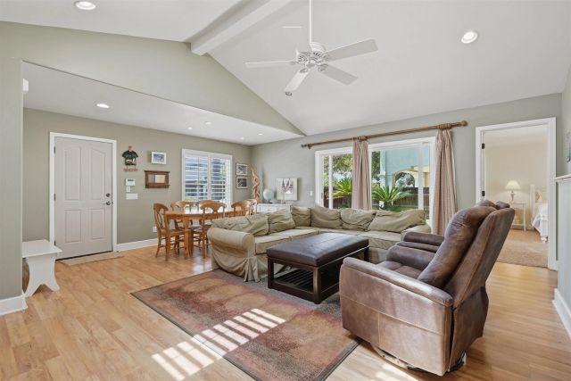 4652 Cass St, Pacific Beach, CA 92109