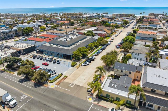 4652 Cass St, Pacific Beach, CA 92109