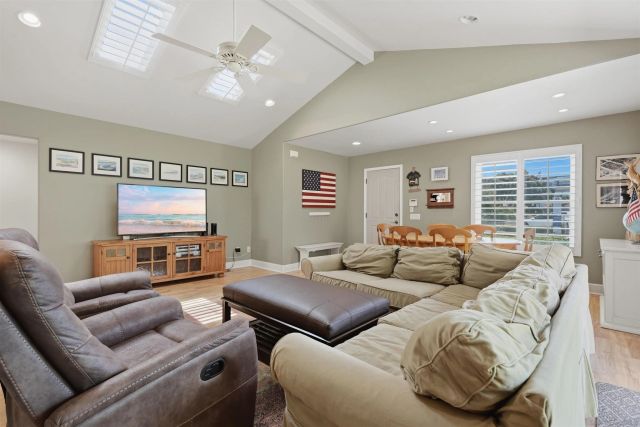 4652 Cass St, Pacific Beach, CA 92109
