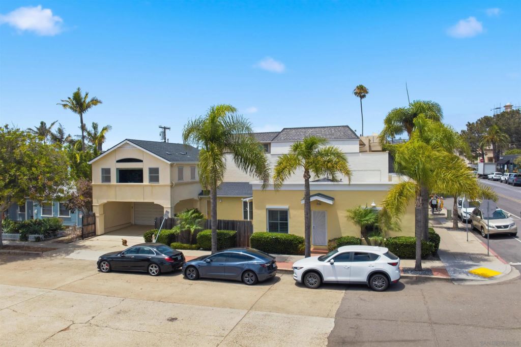 4652 Cass St, Pacific Beach, CA 92109