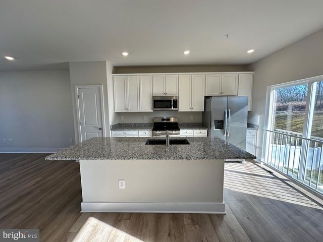 10800 COSMIC PL, La Plata, MD 20646