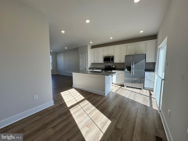 10800 COSMIC PL, La Plata, MD 20646