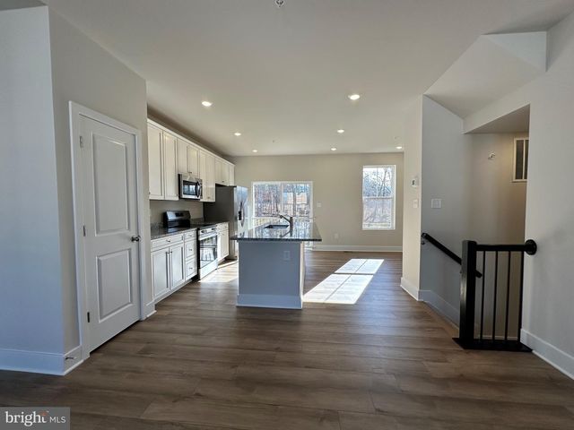 10800 COSMIC PL, La Plata, MD 20646