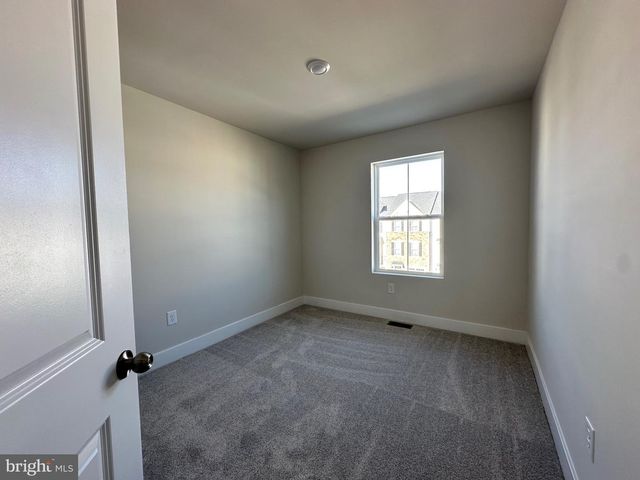 10800 COSMIC PL, La Plata, MD 20646