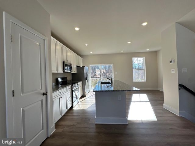 10800 COSMIC PL, La Plata, MD 20646