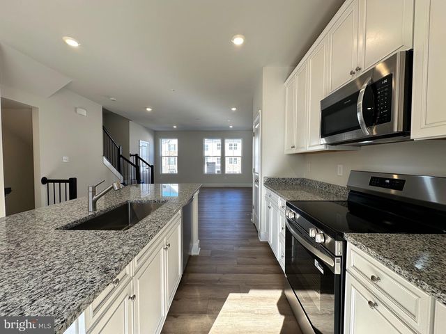 10800 COSMIC PL, La Plata, MD 20646